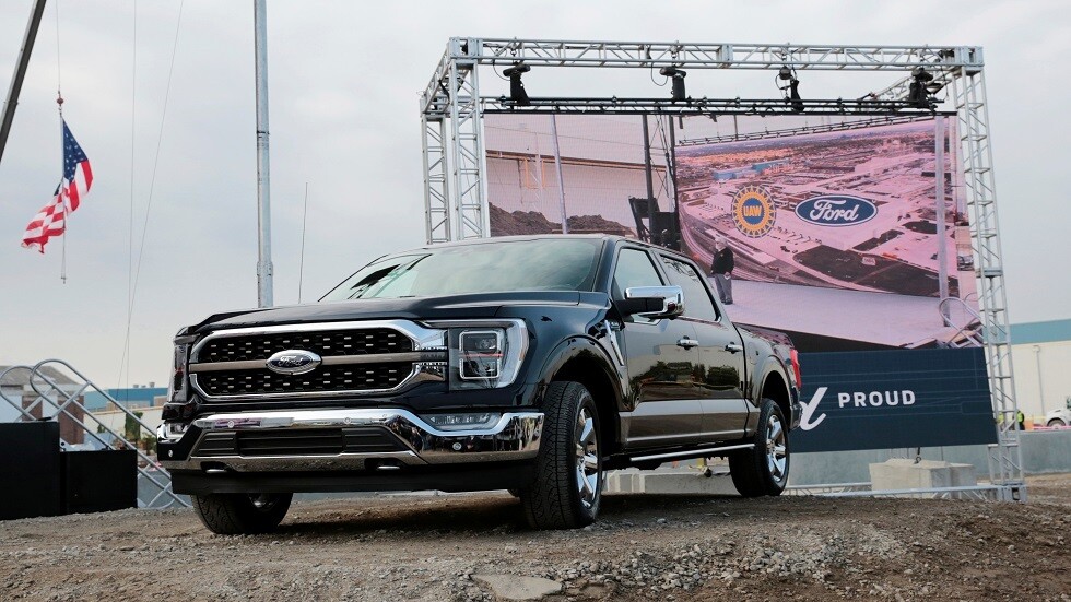 "فورد" تكشف عن أول سيارة "بيك أب" كهربائية بالكامل‎ (فيديو)