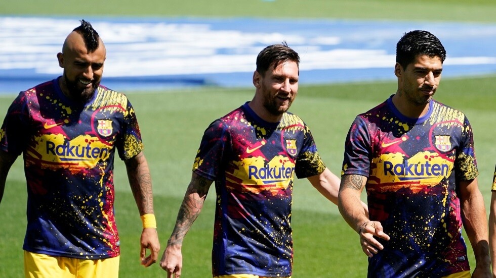 ميسي يودع فيدال برسالة عاطفية مؤثرة