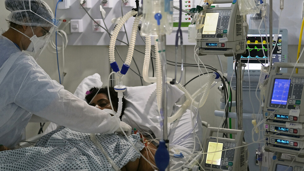 وفيات كورونا حول العالم تقترب من مليون!