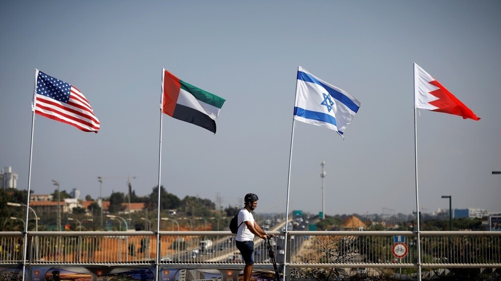 إسرائيل والبحرين تبحثان إقامة خطوط اتصالات مباشرة