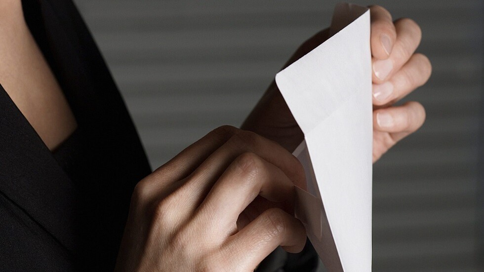 الكشف عن دوافع المرأة التي أرسلت ظرفا مسمما إلى ترامب