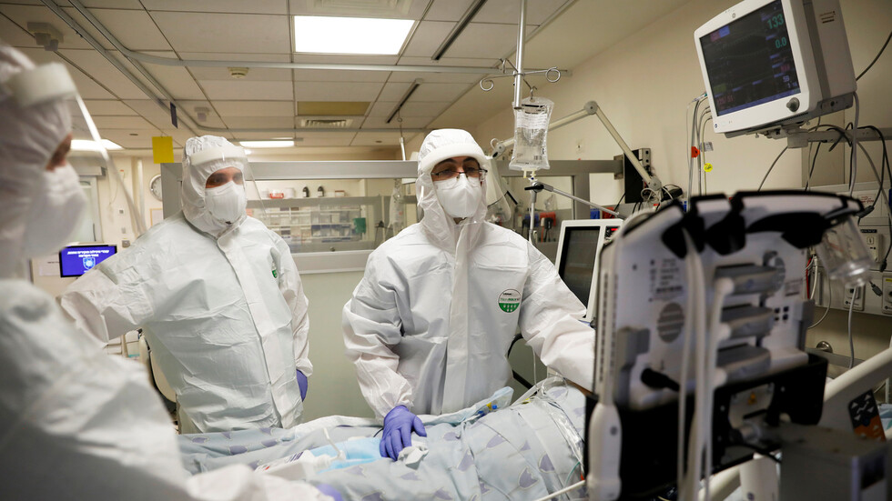 إسرائيل تسجل أعلى حصيلة يومية بإصابات كورونا بلغت 6861 حالة