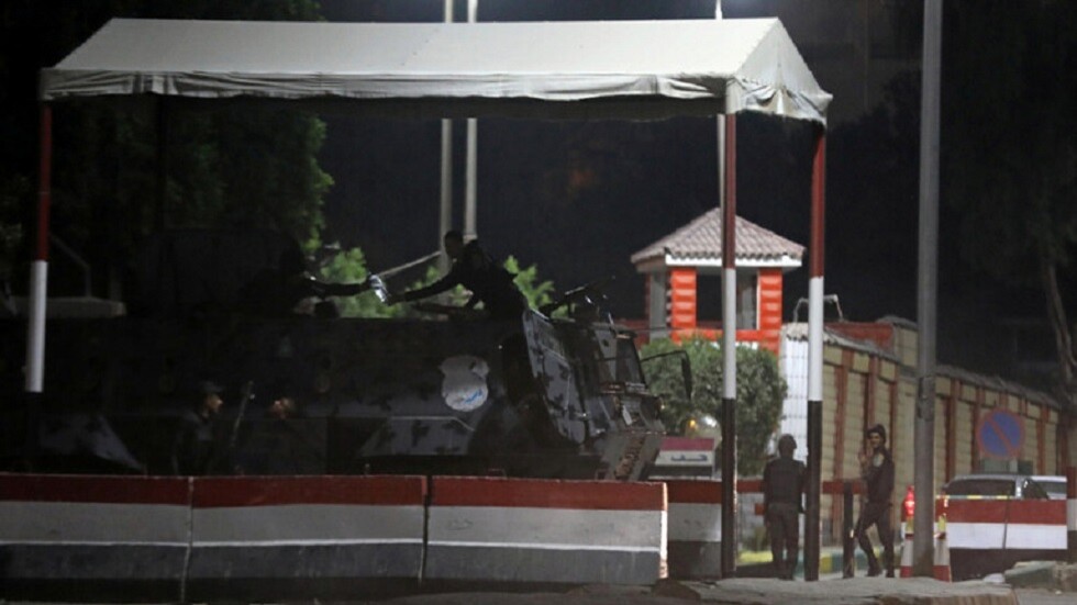 مصر.. مقتل 3 رجال أمن و4 من المحكوم عليهم بالإعدام أثناء محاولة هروب من سجن طرة