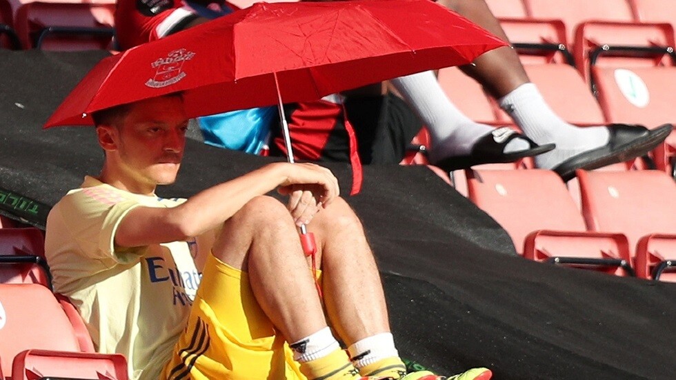 مدرب أرسنال يصدم الألماني أوزيل