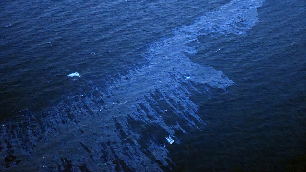 السعودية تبلغ الأمم المتحدة برصد بقعة نفطية قرب خزان "صافر" العائم