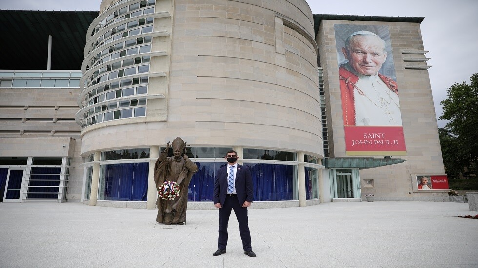 سرقة قطرات من دم البابا الراحل بولس الثاني في إيطاليا