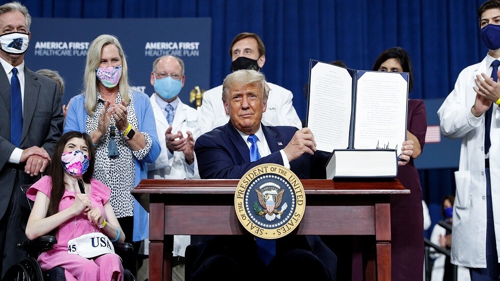 ترامب يوقع على قانون الرعاية الصحية