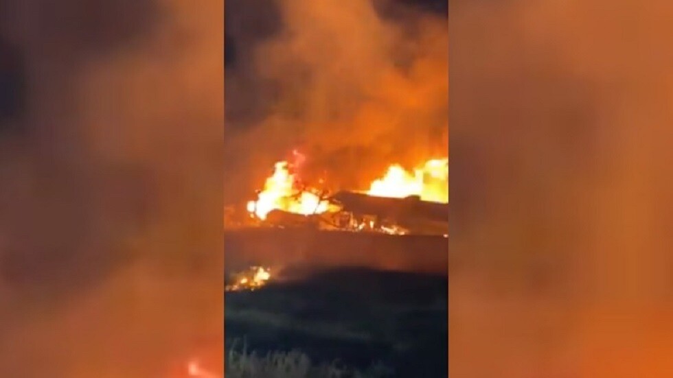 بالفيديو.. تحطم طائرة واحتراقها شرقي أوكرانيا