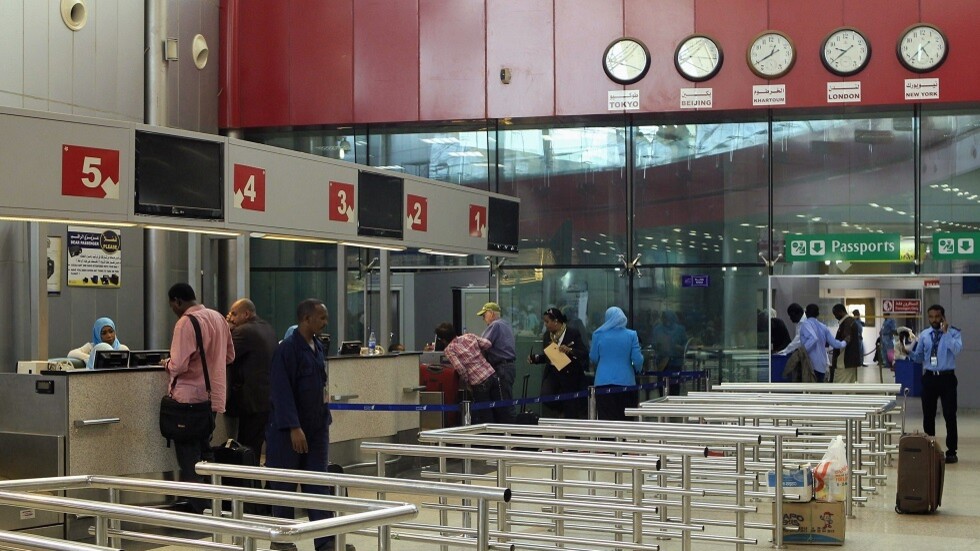ضباط المراقبة الجوية بالطيران السوداني يعلقون إضرابهم بعد تدخل وزير الدفاع