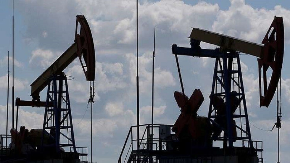 "بلومبيرغ": معركة نفطية جديدة قد تندلع بين روسيا والسعودية