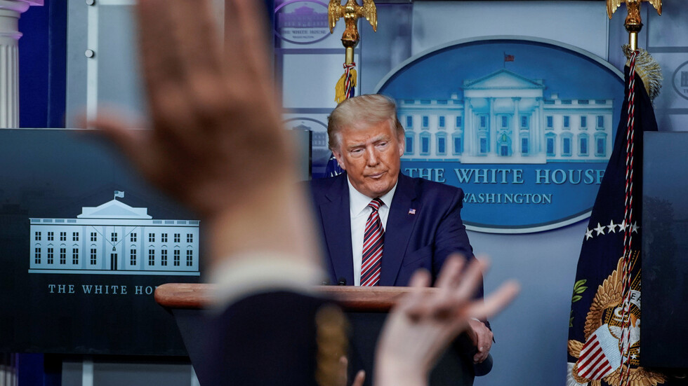 ترامب يعلن عن انتقال "ودي" للسلطة بعد الانتخابات ويحذر من تصويت الموتى