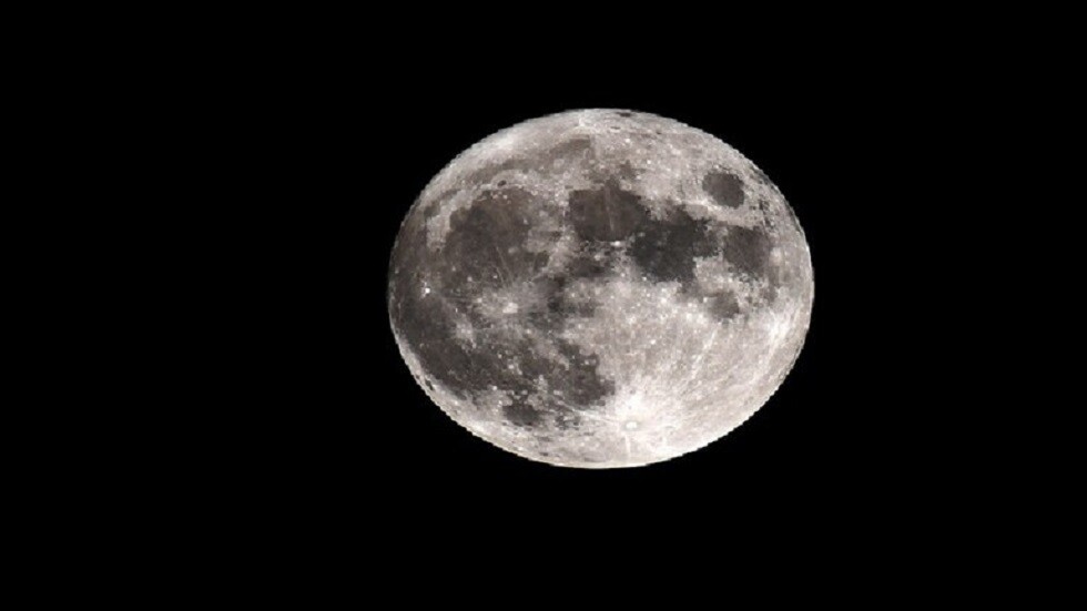 قياس جرعة الإشعاع اليومية على سطح القمر