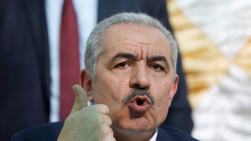 اشتية: رواتبكم ستدفع كاملة بمجرد استلامها دون ابتزاز سياسي من تل أبيب وواشنطن