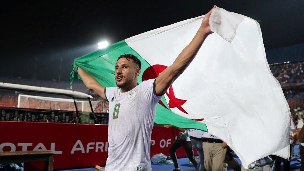 الجزائري البلايلي يفسخ عقده مع الأهلي  