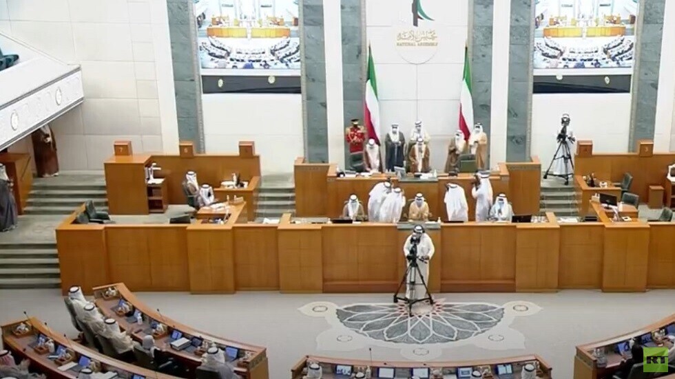 الشيخ نواف الأحمد الجابر الصباح يؤدي اليمين الدستورية أمام مجلس الأمة أميرا للكويت