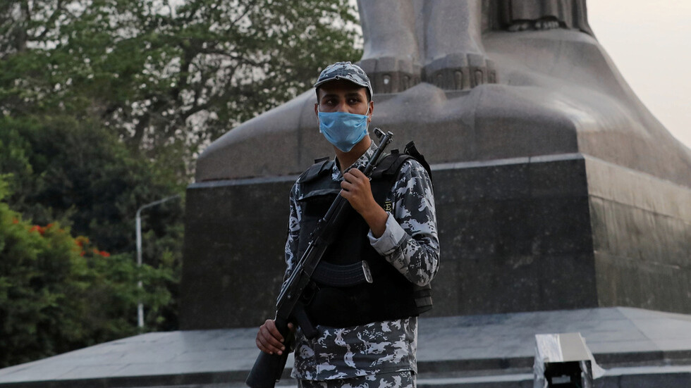 رجل أعمال مصري يحاول الانتحار في بث مباشر على "فيسبوك"