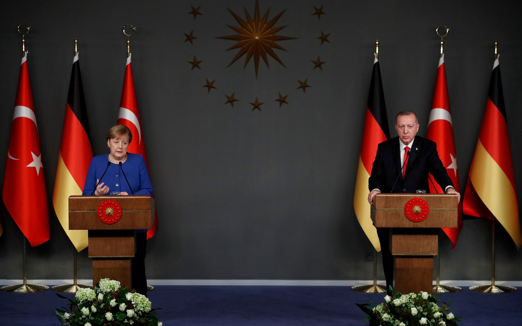 أردوغان وميركل يبحثان التطورات في شرق المتوسط