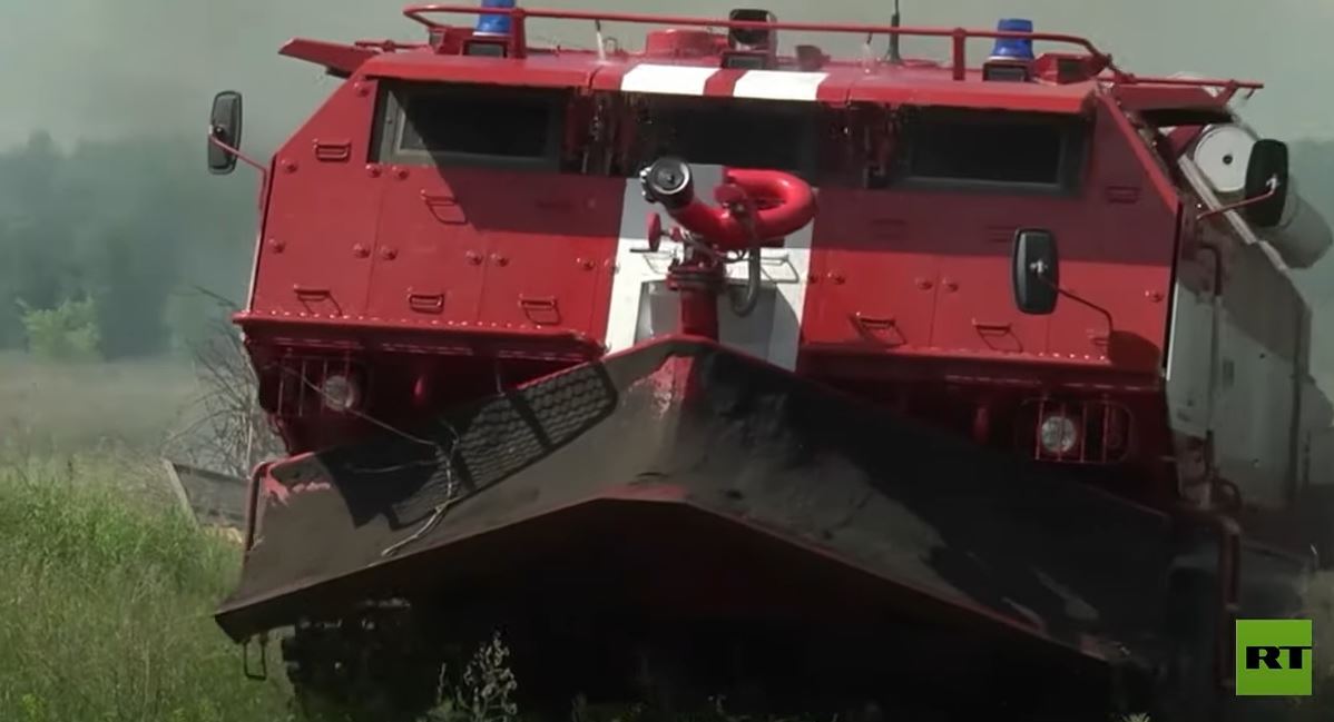 شركة روسية تختبر مركبة مجنزرة لإطفاء الحرائق