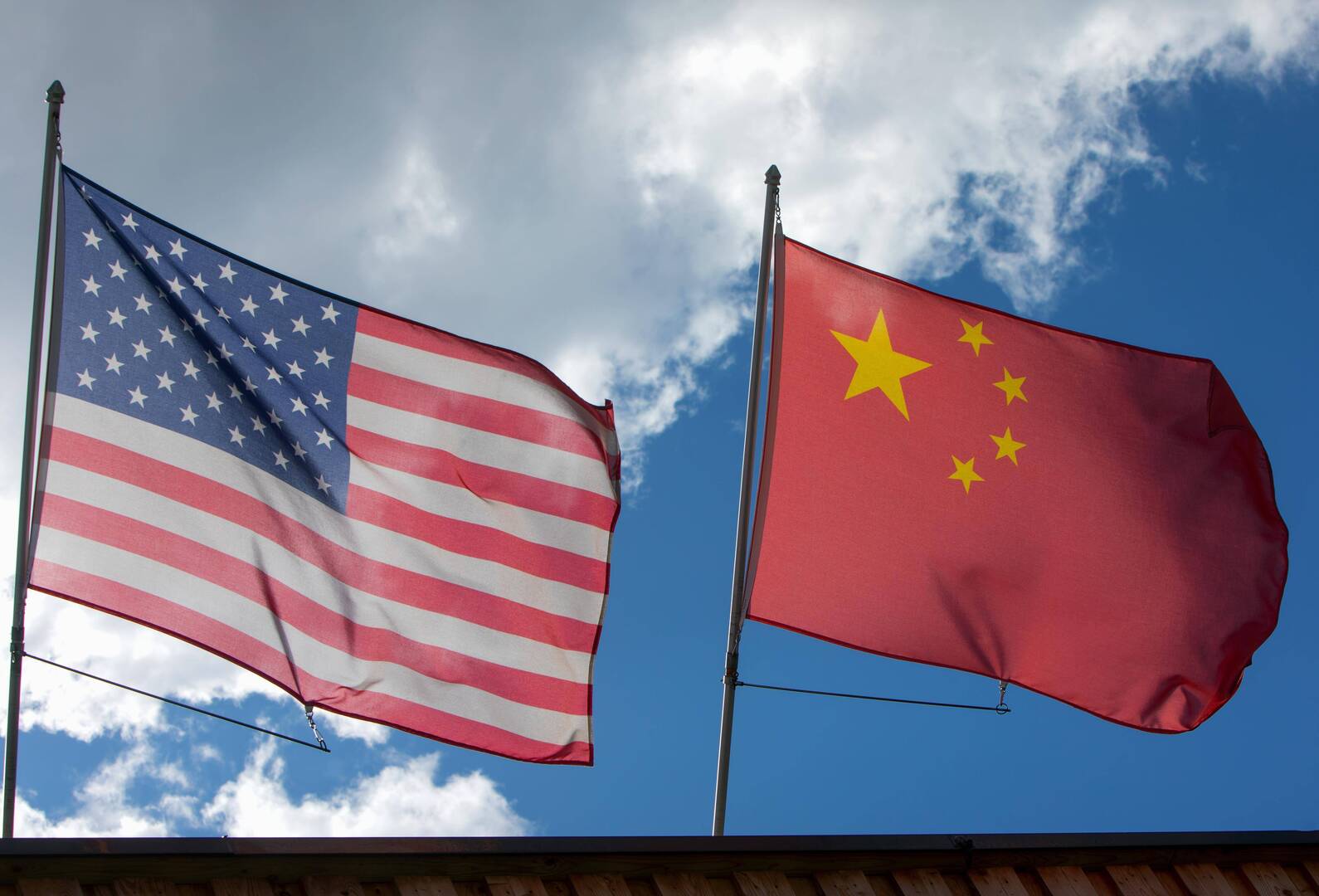 رويترز: واشنطن تدرس فرض قيود على أكبر شركة صينية لتصنيع الرقائق