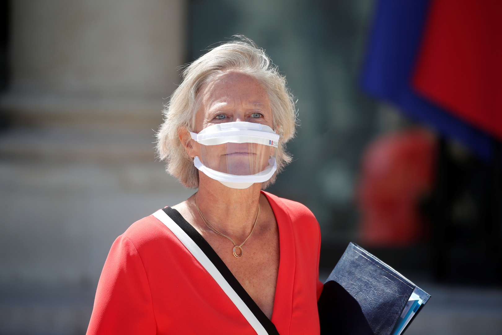 100 ألف قناع شفاف لذوي الاحتياجات الخاصة وعمال التربية في فرنسا