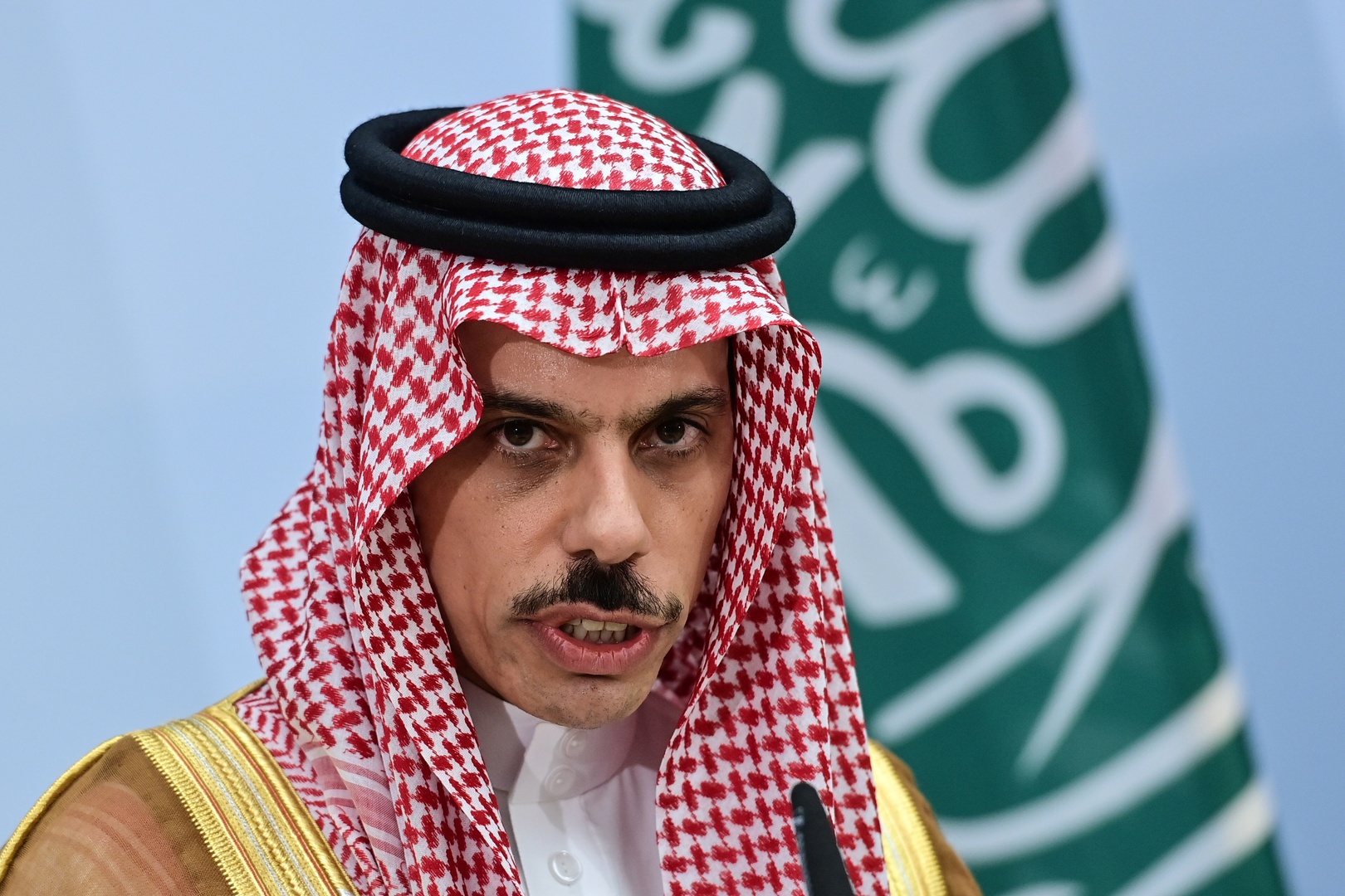 الخارجية السعودية: حريصون على الحلول السياسية في المنطقة وعلى وحدة الأراضي العربية