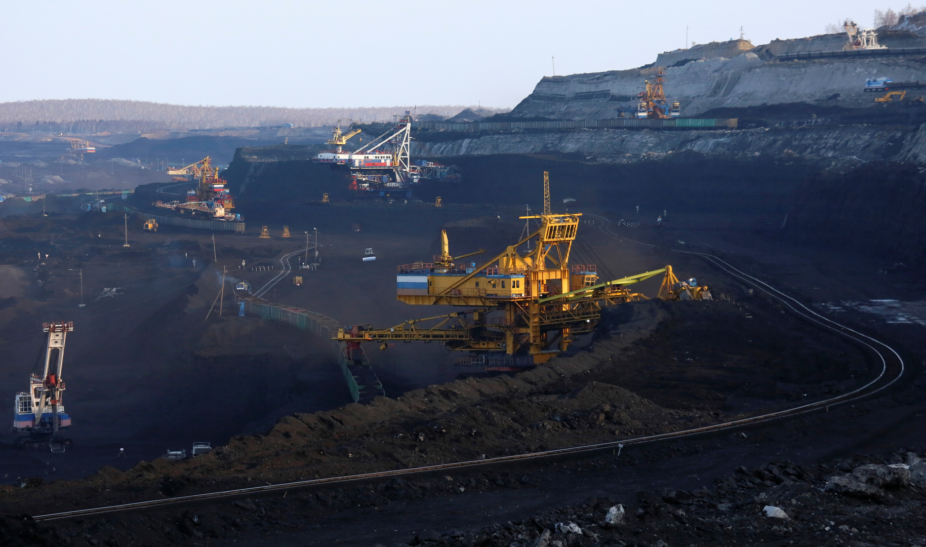 روسيا.. انهيار منجم للفحم وسط البلاد