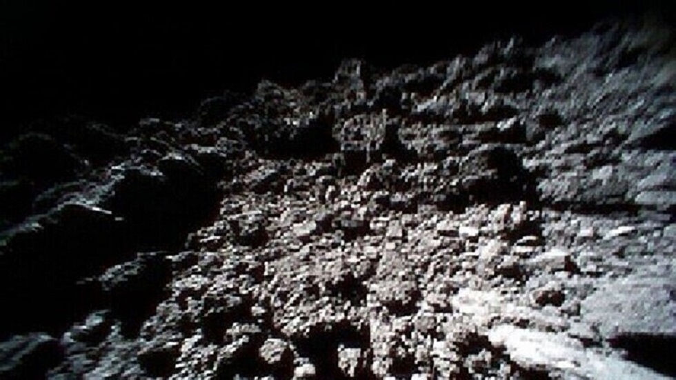 الفلكيون الأمريكيون  يكتشفون مصدر أمطار النيازك على سطح كويكب بينو