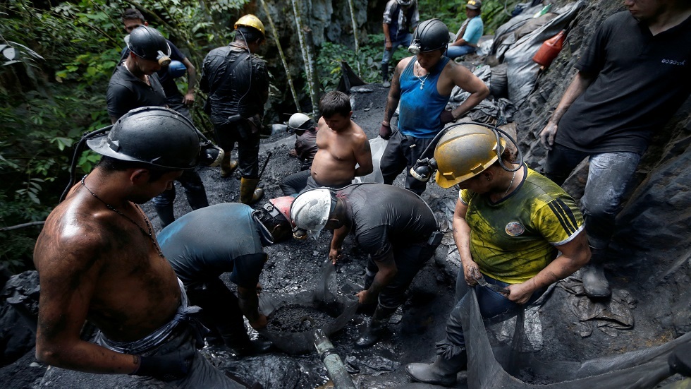 كولومبيا.. إنقاذ 5 عمال إثر انهيار منجم للذهب