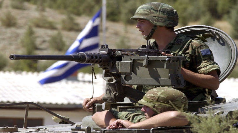 رئيس وزراء اليونان يعلن تخفيف الضرائب وزيادة الإنفاق الدفاعي