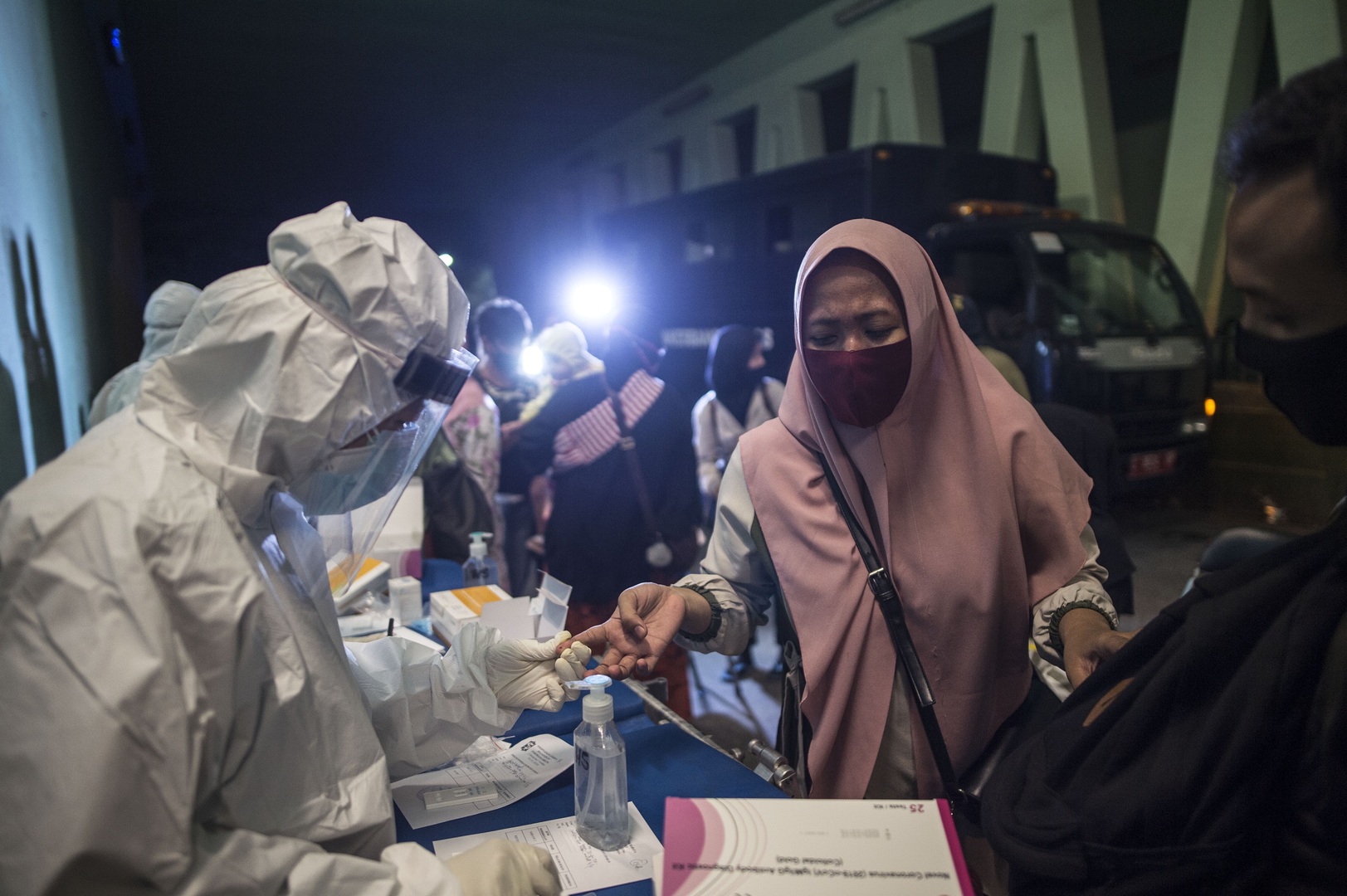 إندونيسيا تنوي الاستعانة بقادة عصابات مافيا في محاربة الفيروس التاجي