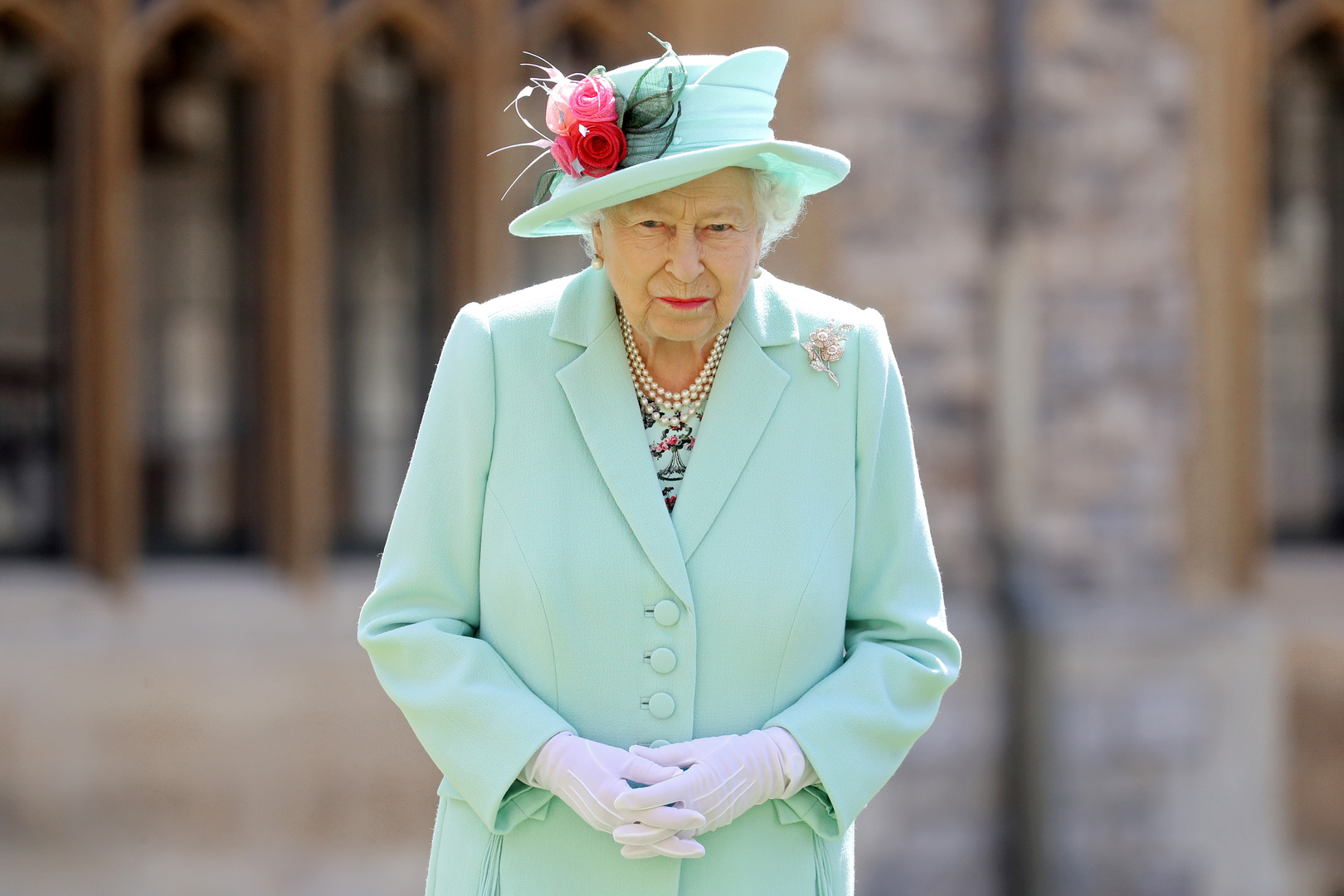 الملكة إليزابيث تجرد هارفي وينشتاين رسميا من وسامه البريطاني