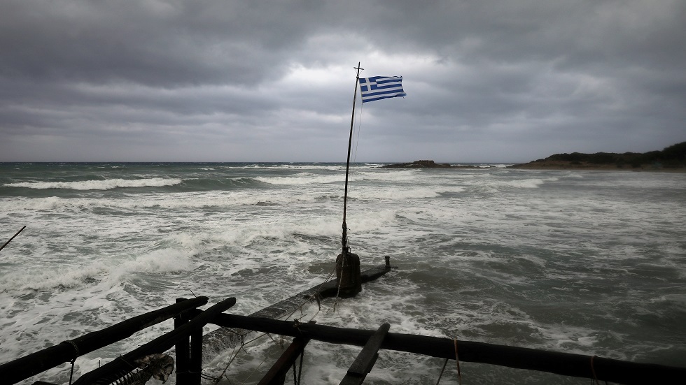 عاصفة نادرة في البحر المتوسط تضرب غرب اليونان