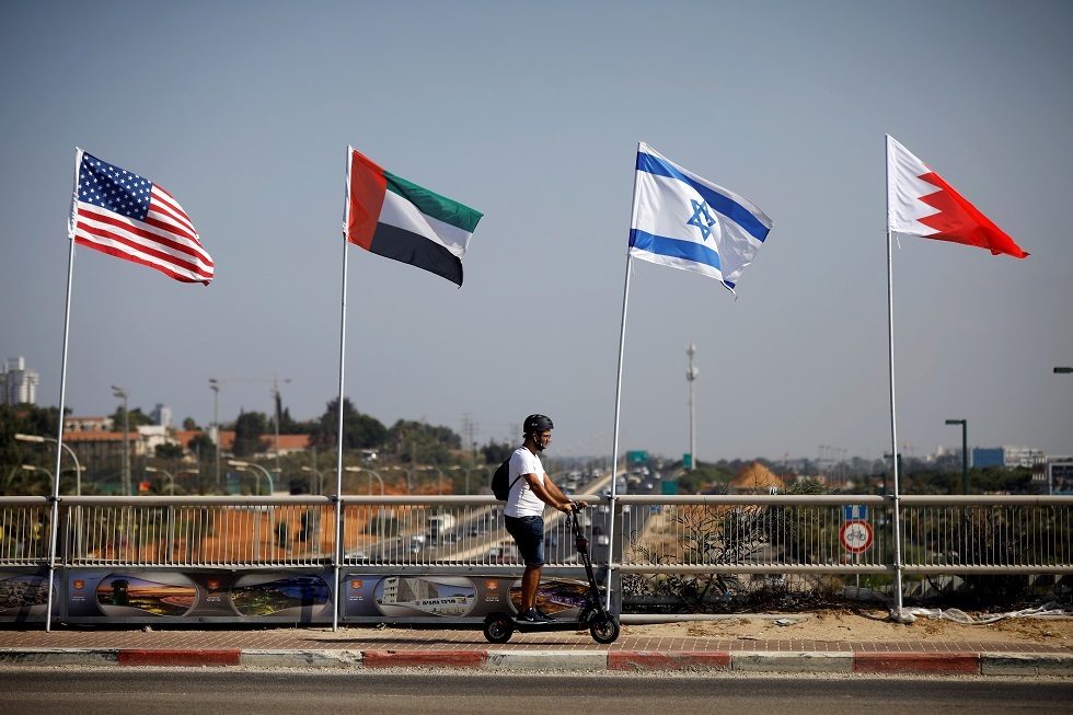 إسرائيل والبحرين تبحثان إقامة خطوط اتصالات مباشرة