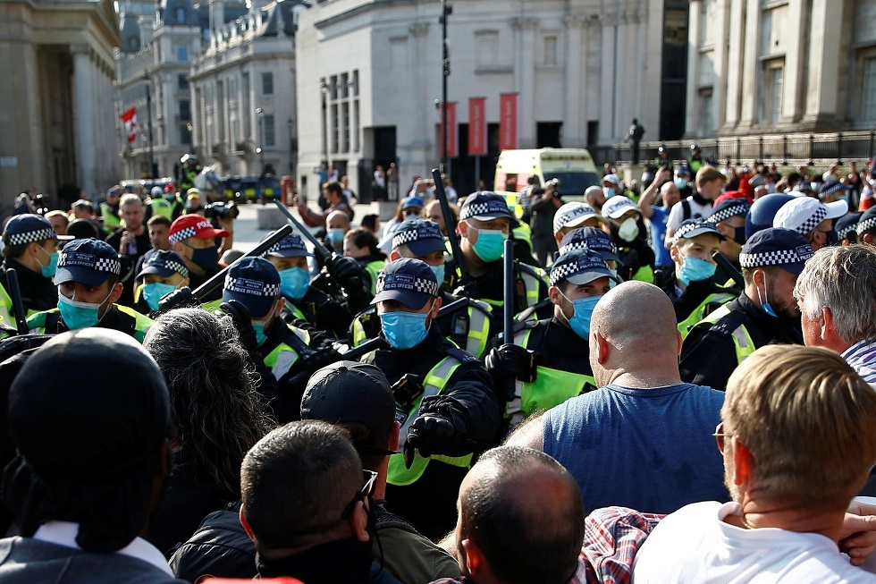 بريطانيا.. اعتقال 10 أشخاص في احتجاج على إجراءات العزل بلندن