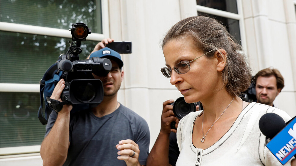 السجن نحو 7 سنوات لابنة ملياردير كندي بسبب طائفة عبادة الجنس