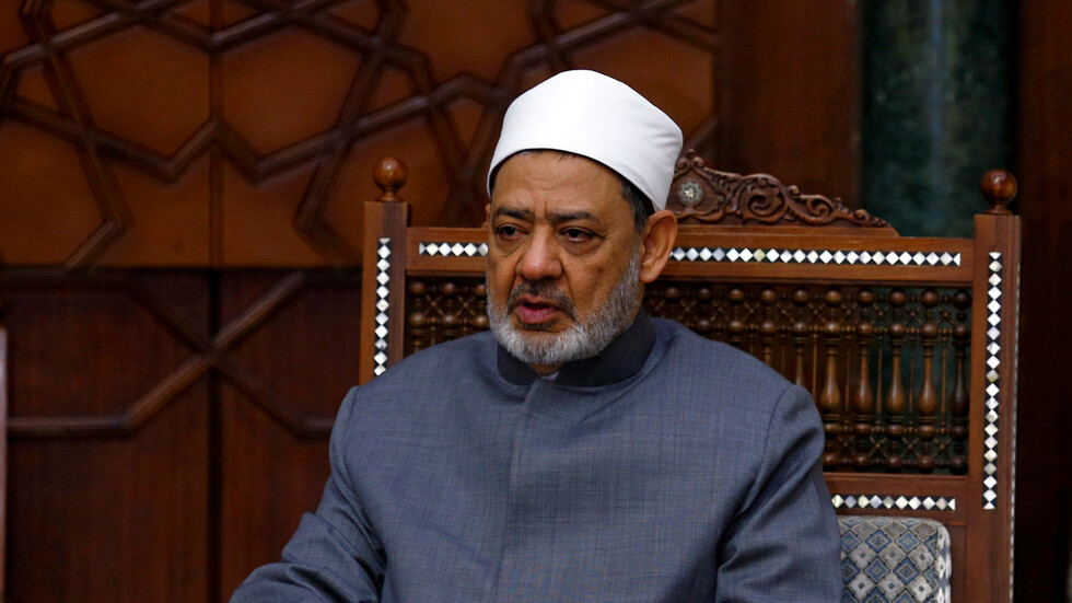 شيخ الأزهر يستنكر استعمال الغرب مصطلح "الإرهاب الإسلامي"ويطالب بتجريم ذلك