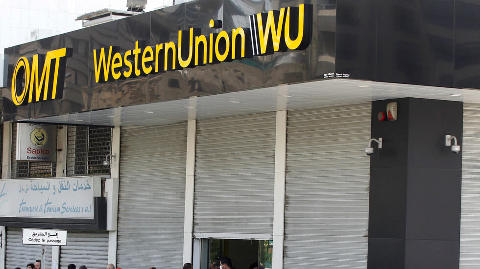 لبنان يسمح بتحويل دولارات للطلبة الدارسين في الخارج