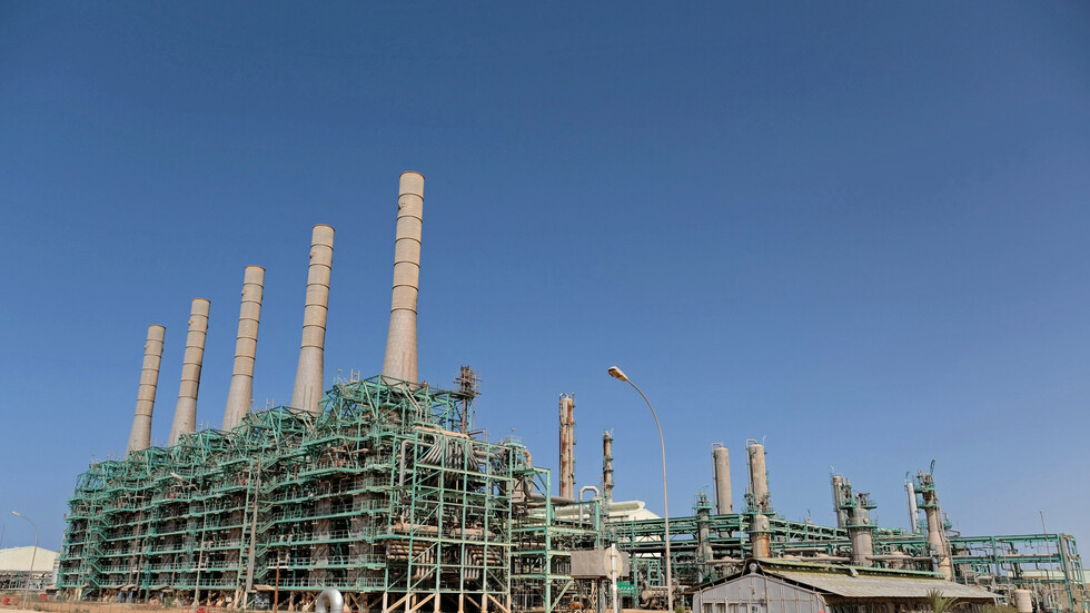 "رويترز": ارتفاع إنتاج ليبيا النفطي إلى 270 ألف برميل يوميا