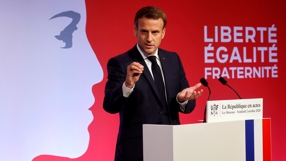 ماكرون: الدين الإسلامي يمر بأزمة عميقة اليوم في كل أنحاء العالم