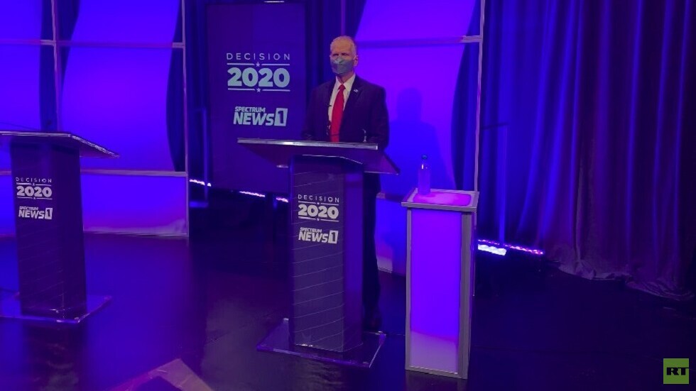 السيناتور الأمريكي توم تيليس يعلن إصابته بفيروس كورونا