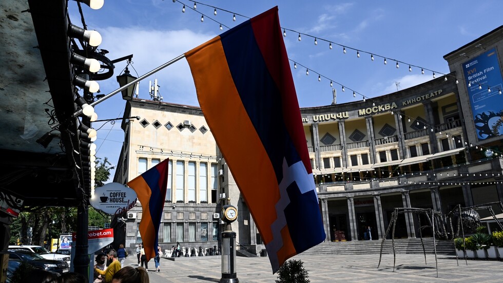 يرفان: باكو تمهد الطريق لتوسيع جغرافية الحرب