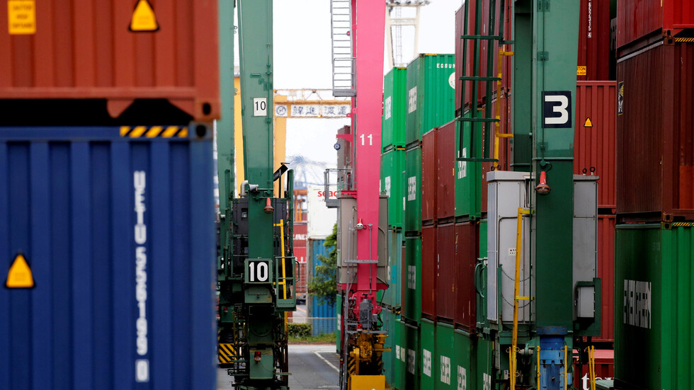 لافروف يحذر من فرض قيود تعيق وصول البضائع الروسية إلى أوروبا