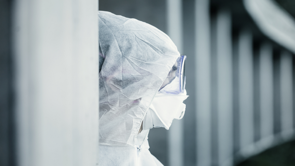 بينما يركز العالم على 