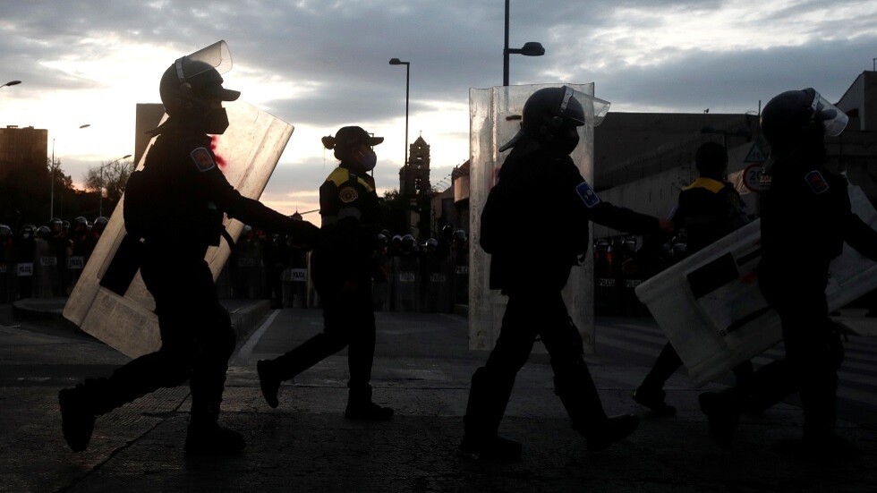 العثور على 12 جثة داخل شاحنتين في المكسيك