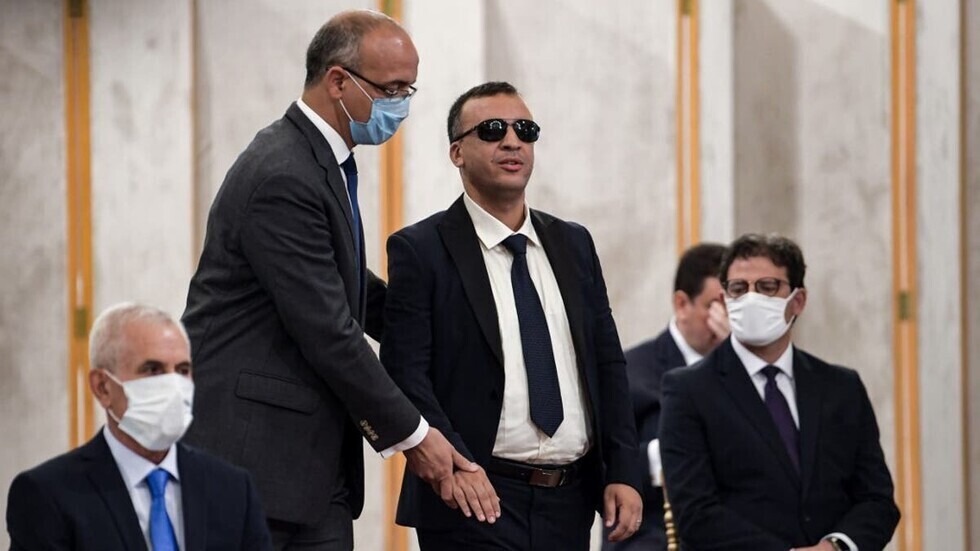 كورونا يطيح بوزير الثقافة التونسي الجديد (فيديو)