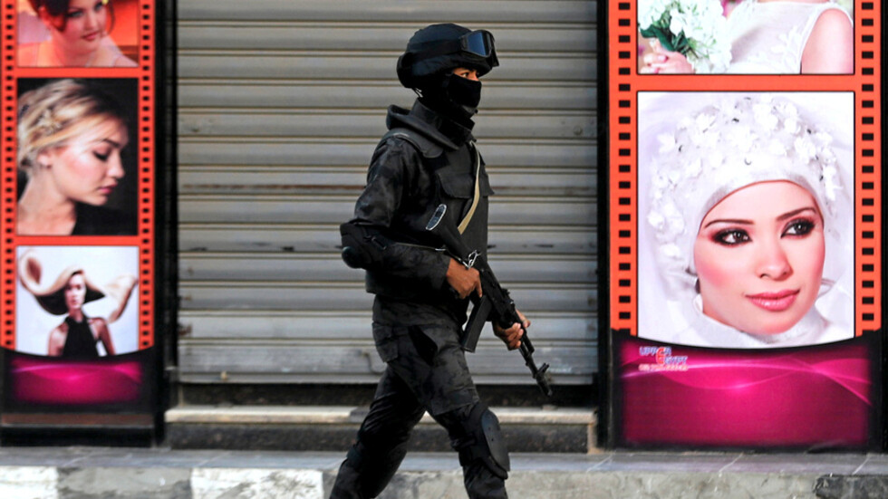 مصر.. قوات الأمن تبحث عن سيدة استغلت جمالها وأوقعت برجل أعمال وحصلت على ملايين الجنيهات