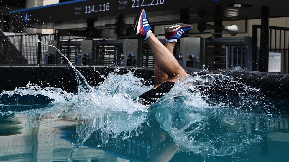 فنان شاب يلقى حتفه في مسبح بموسكو