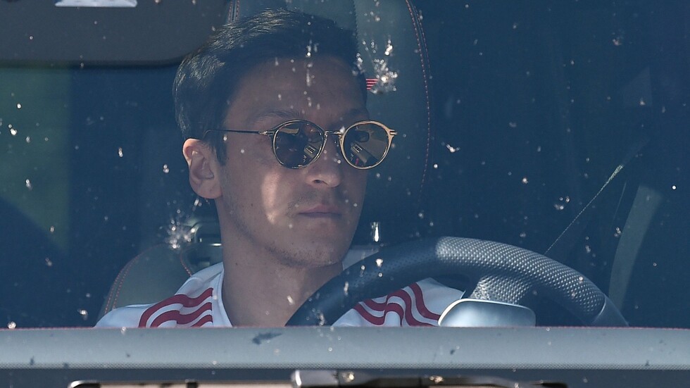 صدمة جديدة لأوزيل مع أرسنال بشأن استبعاده من الدوري الأوروبي