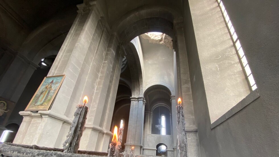 إصابة 3 صحفيين بقصف كاتدرائية مسيحية في قره باغ