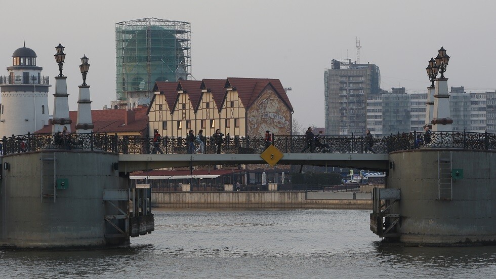 روسيا.. العثور على 300 كيس تحوي عظاما بشرية في حصن ألماني